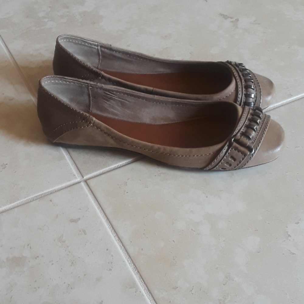Shoes - Picture 2 of 6